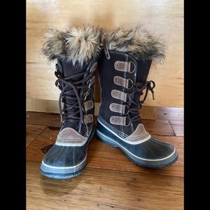 Joan of Arctic boots